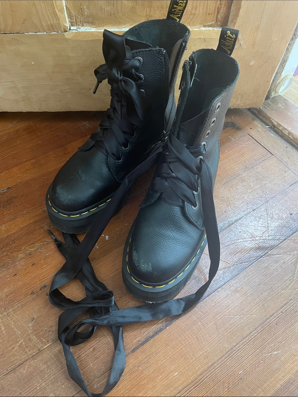 DR MARTENS JADON III
Pisa Leather Platform Boots size 7